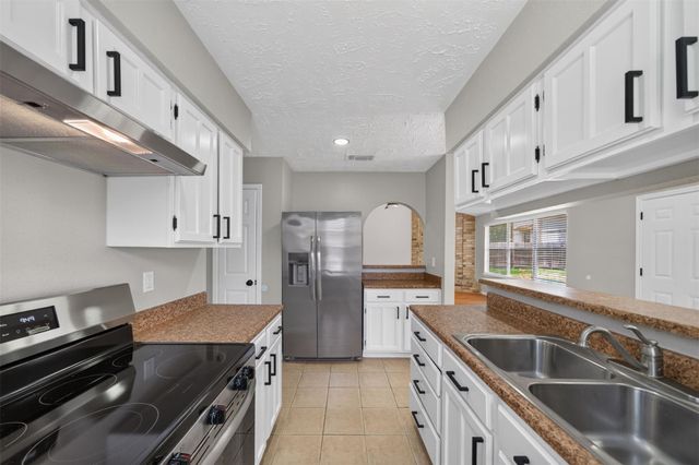 20014 Bishops Gate Ln, Humble, TX 77338