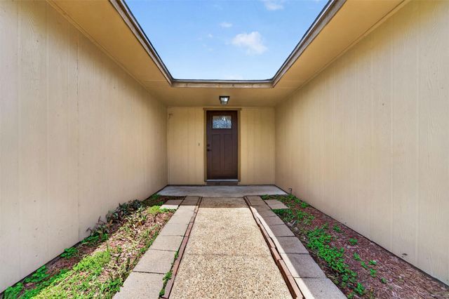 20014 Bishops Gate Ln, Humble, TX 77338