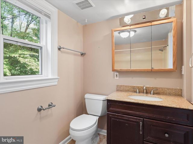 2400 ARLINGTON BLVD, Arlington, VA 22204