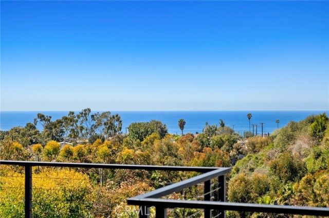 990 Meadowlark Drive, Laguna Beach, CA 92651