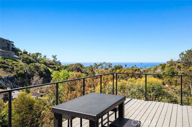 990 Meadowlark Drive, Laguna Beach, CA 92651