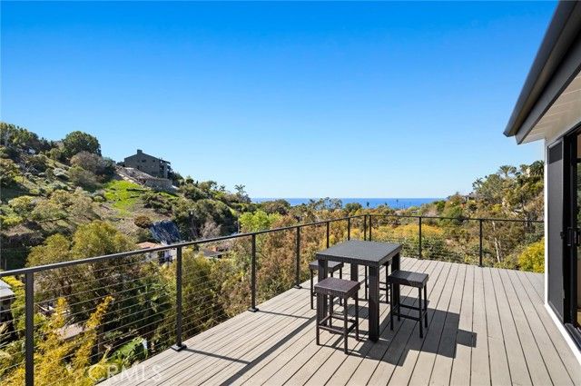990 Meadowlark Drive, Laguna Beach, CA 92651