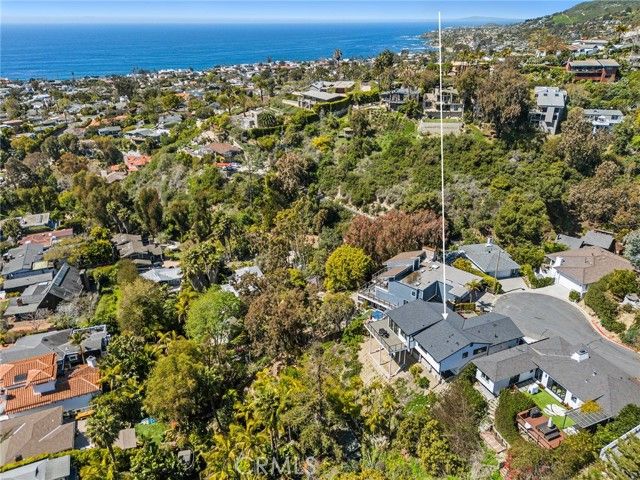 990 Meadowlark Drive, Laguna Beach, CA 92651