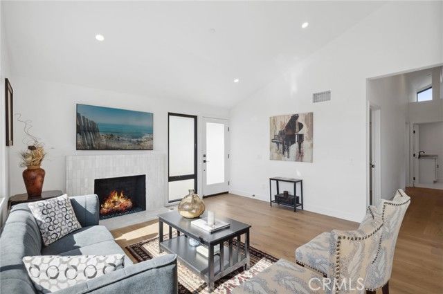 990 Meadowlark Drive, Laguna Beach, CA 92651