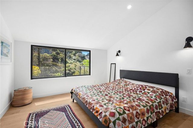 990 Meadowlark Drive, Laguna Beach, CA 92651