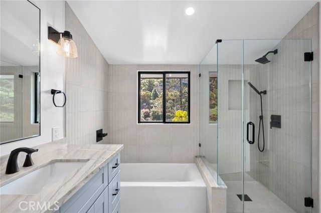 990 Meadowlark Drive, Laguna Beach, CA 92651