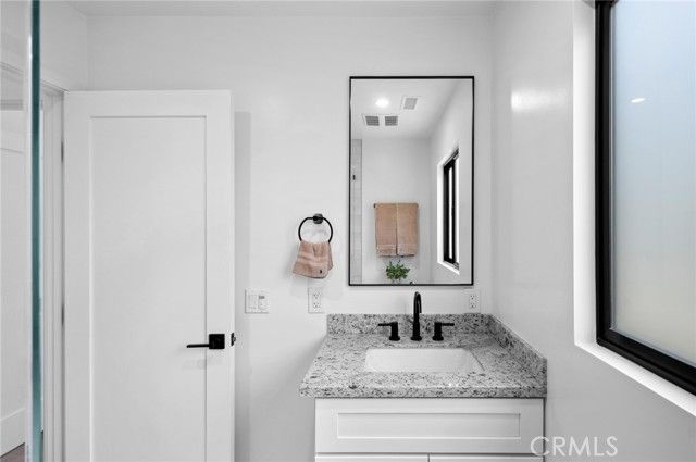 990 Meadowlark Drive, Laguna Beach, CA 92651