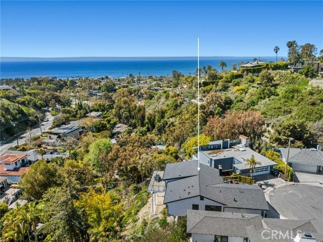 990 Meadowlark Drive, Laguna Beach, CA 92651