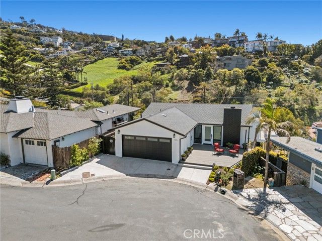 990 Meadowlark Drive, Laguna Beach, CA 92651