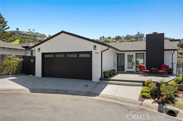 990 Meadowlark Drive, Laguna Beach, CA 92651