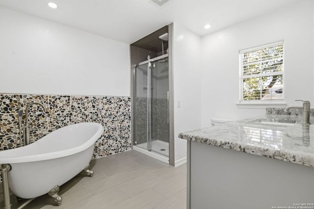 4443 Palace, Von Ormy, TX 78073