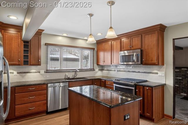 25519 Rusty Street, Taylor, MI 48180