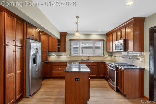 25519 Rusty Street, Taylor, MI 48180