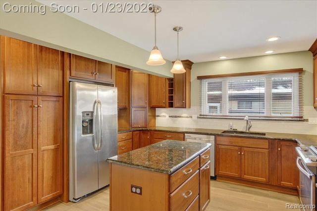 25519 Rusty Street, Taylor, MI 48180