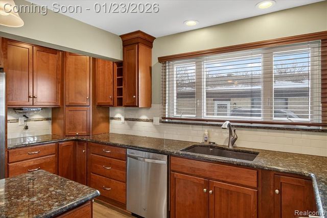 25519 Rusty Street, Taylor, MI 48180