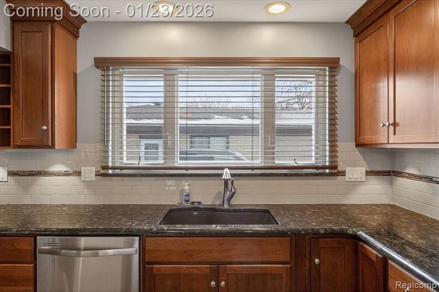 25519 Rusty Street, Taylor, MI 48180