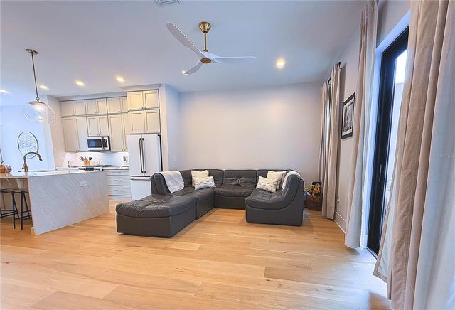 233 8TH STREET N, St Petersburg, FL 33701