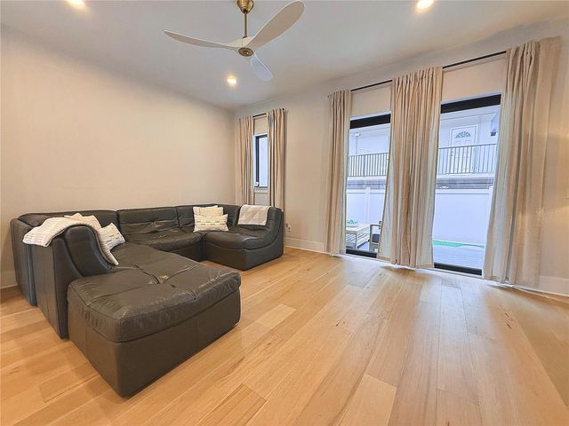 233 8TH STREET N, St Petersburg, FL 33701