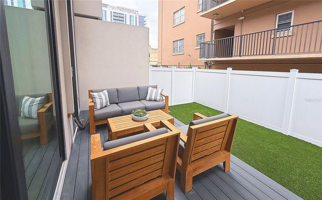 233 8TH STREET N, St Petersburg, FL 33701