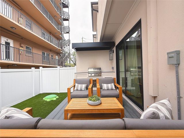 233 8TH STREET N, St Petersburg, FL 33701