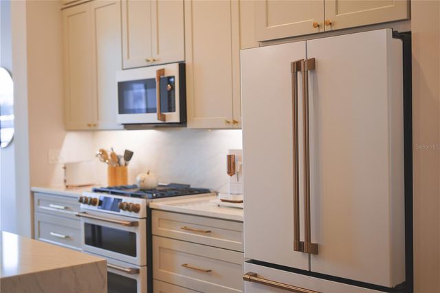 233 8TH STREET N, St Petersburg, FL 33701