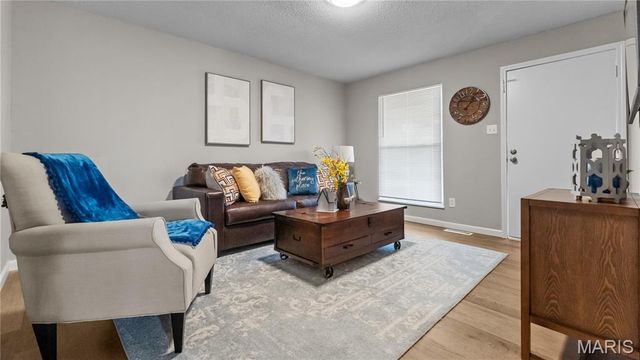 2015 Avon Drive, Florissant, MO 63033