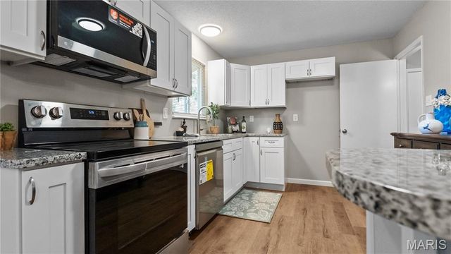 2015 Avon Drive, Florissant, MO 63033