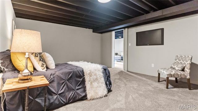 2015 Avon Drive, Florissant, MO 63033