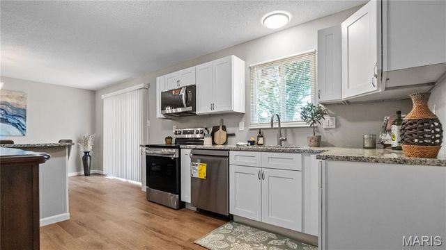 2015 Avon Drive, Florissant, MO 63033