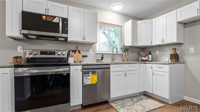 2015 Avon Drive, Florissant, MO 63033