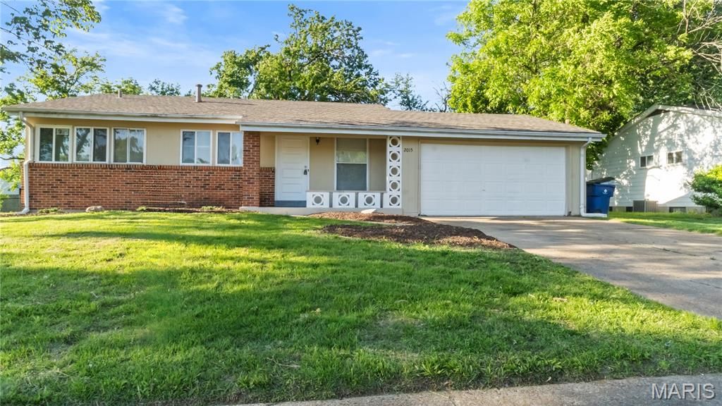 2015 Avon Drive, Florissant, MO 63033