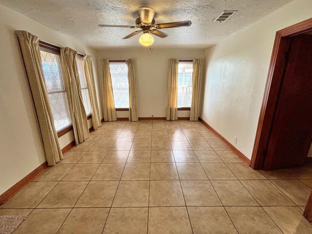 2431 N Jefferson Ave., Mount Pleasant, TX 75455