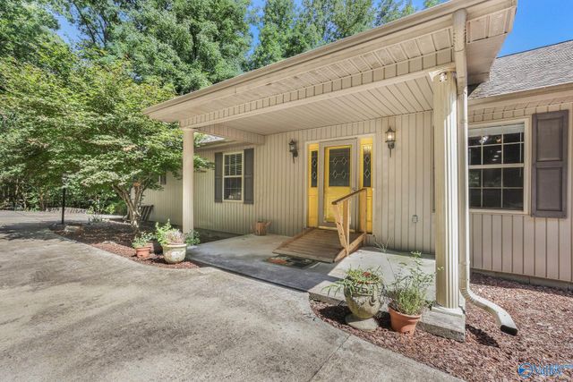 475 South Green Mountain Road, Owens Cross Roads, AL 35763
