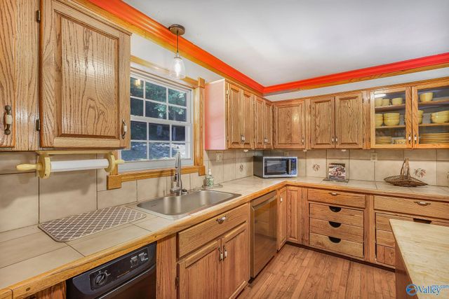 475 South Green Mountain Road, Owens Cross Roads, AL 35763