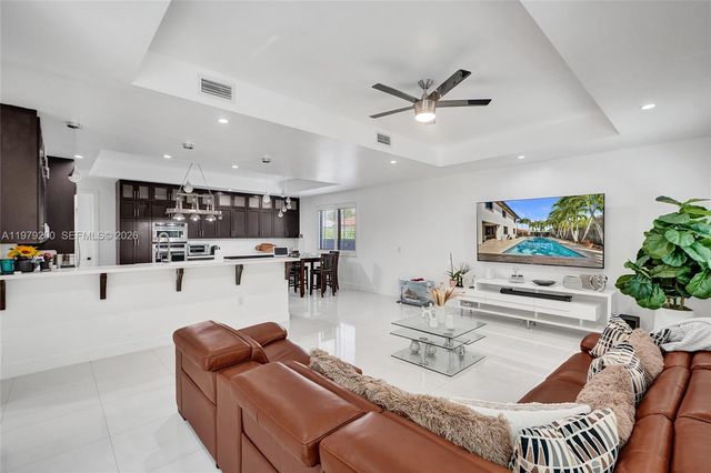 13676 SW 33rd Ter, Miami, FL 33175