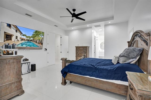 13676 SW 33rd Ter, Miami, FL 33175