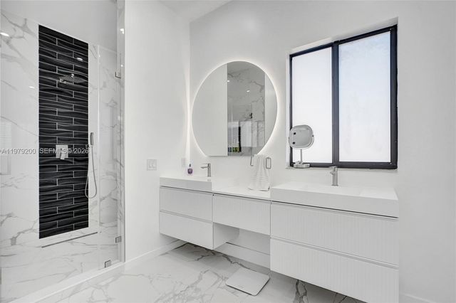 13676 SW 33rd Ter, Miami, FL 33175