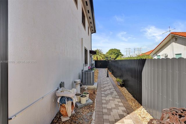 13676 SW 33rd Ter, Miami, FL 33175