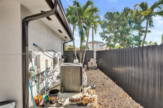 13676 SW 33rd Ter, Miami, FL 33175