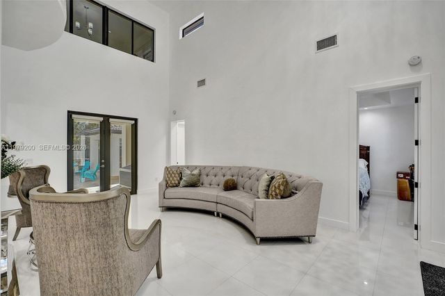 13676 SW 33rd Ter, Miami, FL 33175