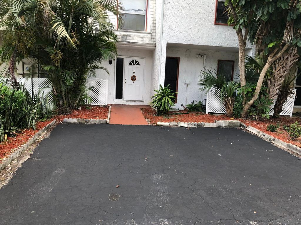 264 Sunshine Drive, Coconut Creek, FL 33066