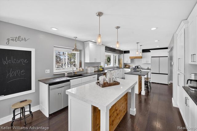 47707 Rochester Drive, Novi, MI 48374