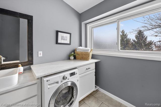 47707 Rochester Drive, Novi, MI 48374