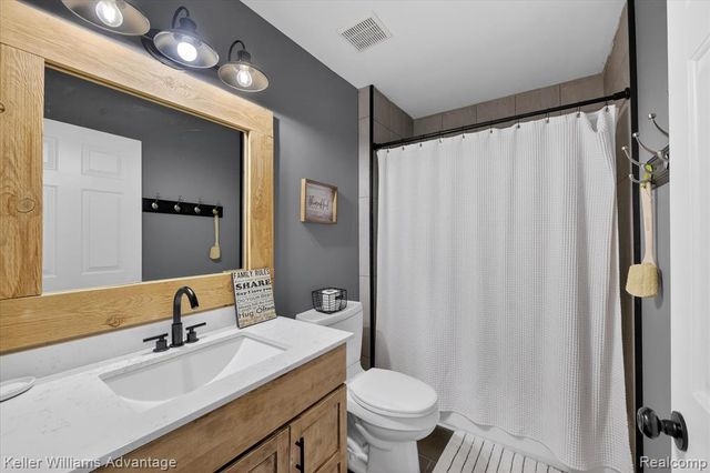 47707 Rochester Drive, Novi, MI 48374