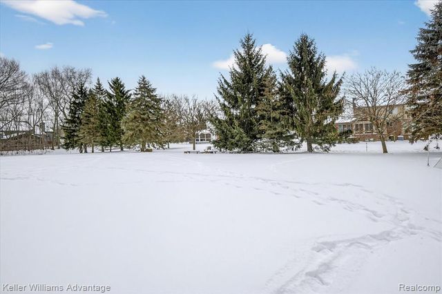 47707 Rochester Drive, Novi, MI 48374