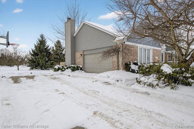 47707 Rochester Drive, Novi, MI 48374