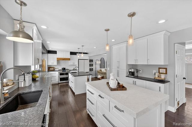 47707 Rochester Drive, Novi, MI 48374