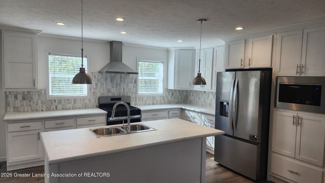 1184 Maple Leaf Court, Charlotte, MI 48813