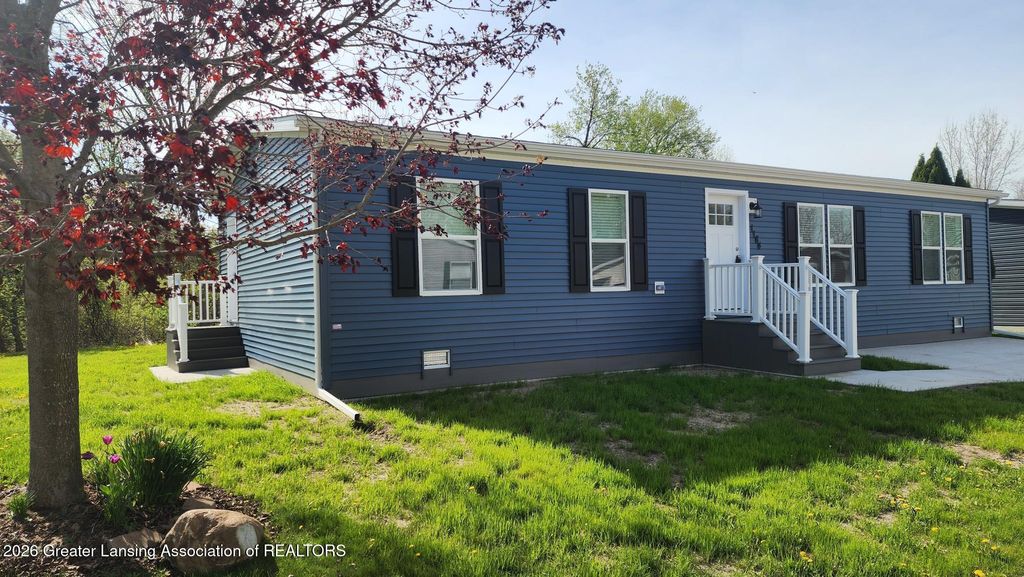 1184 Maple Leaf Court, Charlotte, MI 48813