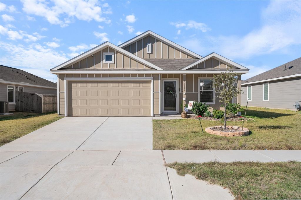 11807 Marcellus Way, Justin, TX 76247